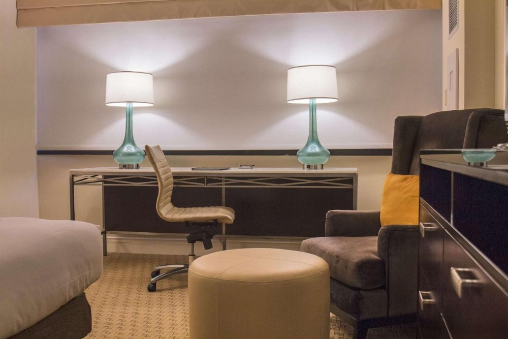 Deluxe Queen Room with Lagoon View