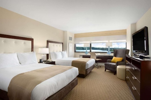 Hilton Miami Airport Blue Lagoon image 7