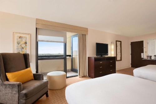 Hilton Miami Airport Blue Lagoon image 9